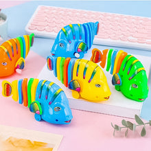 Last inn bildet i Galleri-visningsprogrammet, Clockwork svingende tegneserie fiskeleker