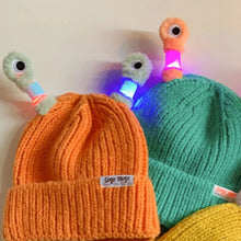 Last inn bildet i Galleri-visningsprogrammet, Selvlysende liten monsterhatt i ull