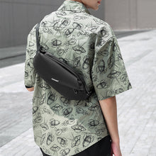 Last inn bildet i Galleri-visningsprogrammet, Multifunctional breast pocket