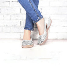 Last inn bildet i Galleri-visningsprogrammet, Woman Round-toe Hollow-out Breathable Flat Sandal