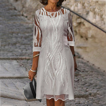 Last inn bildet i Galleri-visningsprogrammet, Blondekjole med rund hals