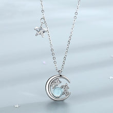 Last inn bildet i Galleri-visningsprogrammet, Stjerne og måne anheng halskjede