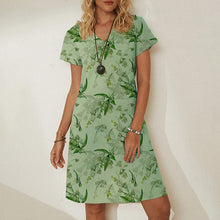 Last inn bildet i Galleri-visningsprogrammet, V-hals kortermet kjole med blomstertrykk