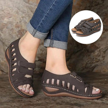 Last inn bildet i Galleri-visningsprogrammet, Romerske sko med spenne og utskjæring