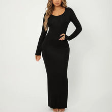 Last inn bildet i Galleri-visningsprogrammet, Slank langermet kjole med rund hals