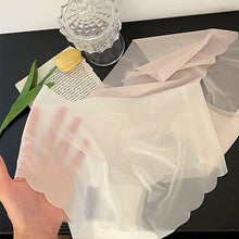 Last inn bildet i Galleri-visningsprogrammet, Sømløst dameundertøy laget av issilke