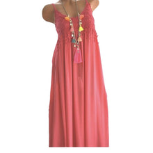 Last inn bildet i Galleri-visningsprogrammet, Ensfarget strand-kjole med blonder