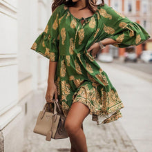 Last inn bildet i Galleri-visningsprogrammet, Kortermet løs kjole med trykk