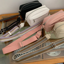 Last inn bildet i Galleri-visningsprogrammet, Liten firkantet skulderveske i skinn