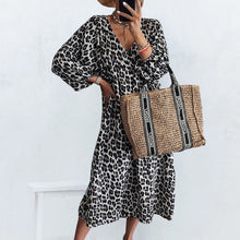 Last inn bildet i Galleri-visningsprogrammet, Langermet kjole i leopardmønster