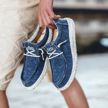 Last inn bildet i Galleri-visningsprogrammet, Hverdagslige sko i bomullslerret (str. 38-47)