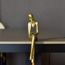 Last inn bildet i Galleri-visningsprogrammet, Sittende skulpturer av Aurélien