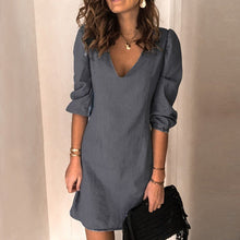 Last inn bildet i Galleri-visningsprogrammet, Ensfarget V-hals denimkjole