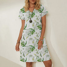 Last inn bildet i Galleri-visningsprogrammet, V-hals kortermet kjole med blomstertrykk