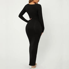 Last inn bildet i Galleri-visningsprogrammet, Slank langermet kjole med rund hals