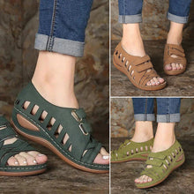 Last inn bildet i Galleri-visningsprogrammet, Romerske sko med spenne og utskjæring