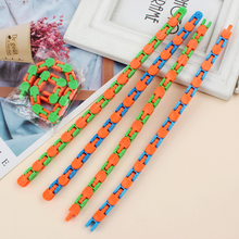 Last inn bildet i Galleri-visningsprogrammet, Klikk og koble-spor Fidget-Leke med 24 koblinger i tilfeldig farge