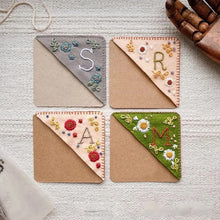 Last inn bildet i Galleri-visningsprogrammet, Håndbrodert hjørnebokmerke