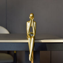 Last inn bildet i Galleri-visningsprogrammet, Sittende skulpturer av Aurélien