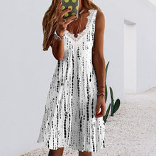 Last inn bildet i Galleri-visningsprogrammet, Ermeløs kjole med blonder og V-hals