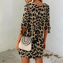 Last inn bildet i Galleri-visningsprogrammet, Kjole med rund hals og leopard-mønster