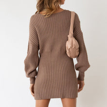 Last inn bildet i Galleri-visningsprogrammet, V-hals genser hofteskjørt