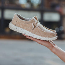 Last inn bildet i Galleri-visningsprogrammet, Hverdagslige sko i bomullslerret (str. 38-47)