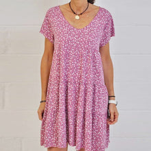 Last inn bildet i Galleri-visningsprogrammet, Kortermet trykt kjole med rund hals