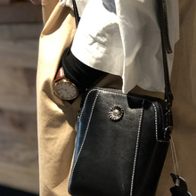 Last inn bildet i Galleri-visningsprogrammet, Oil Waxed Leather Small Bag