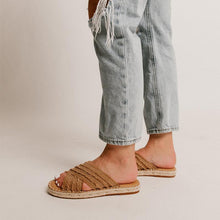 Last inn bildet i Galleri-visningsprogrammet, HJEMSOLâąFlate halmkryssfiskersko