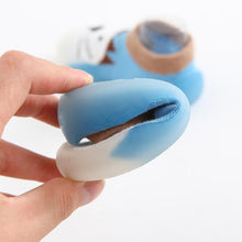 Last inn bildet i Galleri-visningsprogrammet, Antiskli babytøfler med dyremønster