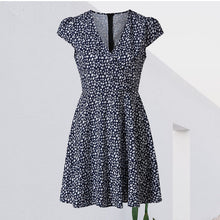 Last inn bildet i Galleri-visningsprogrammet, Blomstret mini kjole