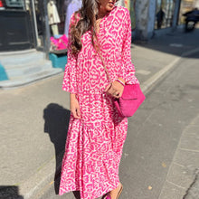 Last inn bildet i Galleri-visningsprogrammet, Trykt kjole med v-hals og løs passform