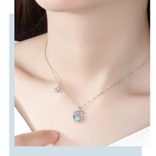 Last inn bildet i Galleri-visningsprogrammet, Stjerne og måne anheng halskjede