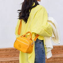 Last inn bildet i Galleri-visningsprogrammet, Funksjonell håndveske i ensfarget flerrom