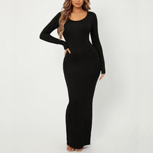 Last inn bildet i Galleri-visningsprogrammet, Slank langermet kjole med rund hals