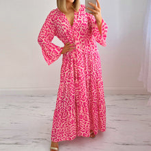 Last inn bildet i Galleri-visningsprogrammet, Trykt kjole med v-hals og løs passform