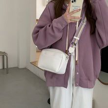 Last inn bildet i Galleri-visningsprogrammet, Liten firkantet skulderveske i skinn