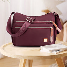 Last inn bildet i Galleri-visningsprogrammet, Nylon Dumpling Shoulder Bag