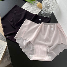 Last inn bildet i Galleri-visningsprogrammet, Sømløst dameundertøy laget av issilke