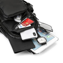 Last inn bildet i Galleri-visningsprogrammet, Skinnfilm for menn, vannflaske brystveske