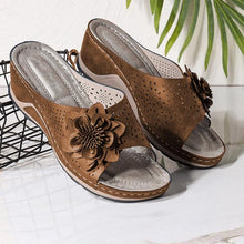 Last inn bildet i Galleri-visningsprogrammet, Damesandaler med kile-form hæler