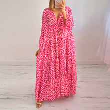 Last inn bildet i Galleri-visningsprogrammet, Trykt kjole med v-hals og løs passform