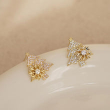 Last inn bildet i Galleri-visningsprogrammet, Roterende øreringer med juletre-design