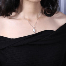 Last inn bildet i Galleri-visningsprogrammet, Par hjerteformede halskjeder