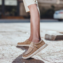 Last inn bildet i Galleri-visningsprogrammet, Hverdagslige sko i bomullslerret (str. 38-47)