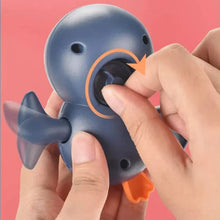 Last inn bildet i Galleri-visningsprogrammet, Svømmende pingvin