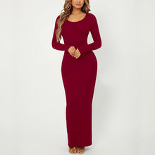 Last inn bildet i Galleri-visningsprogrammet, Slank langermet kjole med rund hals