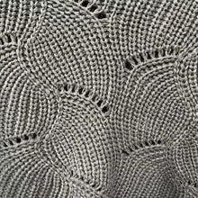 Last inn bildet i Galleri-visningsprogrammet, Flaggermusermet strikkesjal