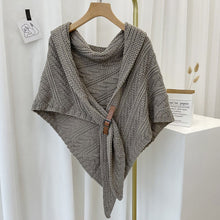 Last inn bildet i Galleri-visningsprogrammet, Knitted Triangle Shawl with Leather Buckle